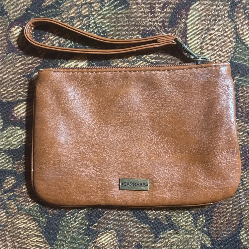 ~BUNDLE ONLY~Express Quilted Tan Wristlet